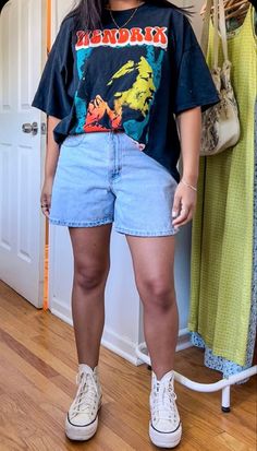 Look Retro, Looks Street Style, Athleisure Outfits, Street Outfit, Tshirt Outfits, Curvy Outfits, Summer Fashion Outfits, Cute Simple Outfits, Casual Style Outfits