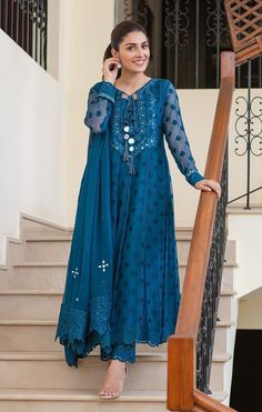 Party Wear Frocks, Pakistani Fashion Casual, Ayeza Khan, Pakistani Fashion Party Wear, Kurti Designs Party Wear