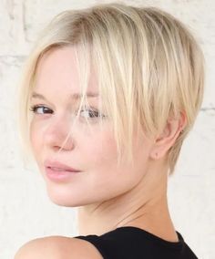 Asian Hairstyle, Long Pixie Cut, Haircuts Trendy, Braids Kids, Petite Blonde, Choppy Pixie Cut, Longer Pixie Haircut, Fine Straight Hair