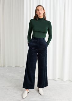 Green Pant Outfit, Ootd Corduroy, Wide Leg Trousers Outfit, Camila Morrone, Trouser Outfit, Cord Trousers, Corduroy Trousers, Wide Trousers