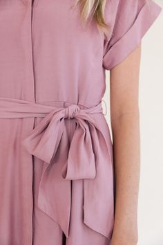 How To Tie The Perfect Bow - Julia Berolzheimer Tie A Dress Bow, How To Tie A Dress, Ulla Johnson Dress, Gal Meets Glam Collection, Perfect Bow, Julia Berolzheimer, Dress Bow, Gal Meets Glam, Dress Belt