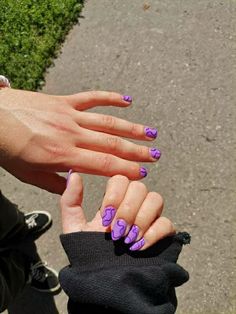 Matching Nails With Boyfriend Hello Kitty, Matching Nail Ideas For Couples, Lesbian Matching Nails, Lesbian Couple Nails Matching, Matching Nails With Boyfriend Ideas, Boyfriend Girlfriend Matching Nails, Matching Couple Nails Boy And Girl, Wlw Matching Nails, Nails For Couples