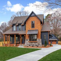 a large house that is in the grass