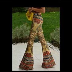 Bell-Bottoms Polyester Brand New With Tags However, I Did Not Like How The Print Looked In Person Moda Z Lat 70., Styl Indie, Flare Pants Boho, Flower Prints Fashion, Look Hippie Chic, Hippie Mode, Boho Mode, Estilo Hippy, Mode Hippie