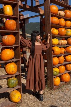 Fall brown dress with black loafers, girl in a pumpkin patch. Fall Cafe, Cafe Outfit, Cafe