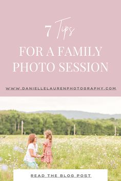 Mommy and me photo session in a flower field with a mountain backdrop. Family photo session tips and tricks. Family Photo Shoot, Family Photoshoot, Tips And Tricks