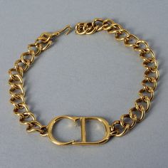 Features: - 100% Authentic CHRISTIAN DIOR John Galliano. - Chunky chain necklace with CD Monogram pendant. - Gold tone hardware. - Hook closure. - Signed Chr Dior on the closure and DIOR at the back of the pendant. - Comes with Dior box. - Excellent vintage condition. Measurements: Centrepiece Height: 1.10 inches  (2.8 cm) Centrepiece Width: 1.81 inches (4.6 cm) WearableLength: 14.56 inches (37 cm) maximum **This necklace will be shipped via DHL Express with tracking number and insurance. Please Classic Gold Chain Necklace With Logo Charm, Gold Chain Necklace With Gold-tone Logo, Gold Chain Necklace With Logo Plaque, Gold Jewelry With Metal Logo For Gifts, Gold Jewelry With Metal Logo As A Gift, Christian Dior John Galliano, Dior 90s, Dior By John Galliano, Dior Necklace