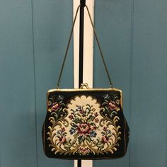 In excellent vintage condition Purse Vintage, Sling Bags, Floral Tapestry, Cross Body Handbags, Gold Chain, Purses And Handbags, Mini Bag, Gold Chains, Coin Purse