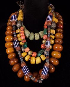 Antique African trade beads. Walmart Jewelry, Jewellery Inspiration, Costume Jewelry Earrings, African Beads, African Jewelry