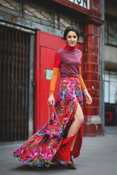 tropical print colour block Weird Fashion Trending, London Fashion Weeks, Tokyo Street Fashion, Street Style Edgy, Weird Fashion, Looks Street Style, Street Style Trends, The Best Street Style, Best Street Style