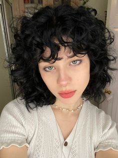 Black Short Hairstyles Curly, Short Curly Hair With Straight Bangs, Short Curly Hair Grunge, Black Wavy Short Hair, Short Dark Wavy Hair, Curly Short Hair Girl, Short Black Hair Curly, Curly Black Hair Girl, Short Curly Dark Hair