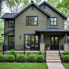 20 Dark Olive Green House Designs for a Modern Look Olive Green House, Black Trim Exterior House, Craftsman Bungalow Exterior, Green Exterior House Colors, Green House Exterior, Green House Design, Ranch House Exterior, Exterior House Paint Color Combinations