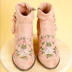 Nib Dixie Embroidered Floral Blush Ankle Boot! 5.5 2” Sturdy Heel Microsuede Inside Zip Closure Moccasin Ankle Boots, Rider Girl, Embroidered Heels, Brown Suede Ankle Boots, Floral Boots, Fantasy Wardrobe, Western Ankle Boots, Suede High Heels, Womens Combat Boots