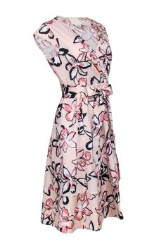 Look effortless and stylish with Kate Spade's wrap dress! This flirty, pink midi dress features a classic wrap silhouette with short sleeves and a dreamy floral print that's perfect for any occasion. Style it with your favorite sandal heels for an oh-so-chic look! Size 6 98% Cotton, 2% Elastane Unlined Interior button with wrap tie closure Two side slit pockets Bust 36" Waist 30" Shoulder to hem 40.5" Classic Wardrobe Staples, Sandal Heels, Pink Floral Print, Buy Shoes Online, Printed Wrap Dresses, Pink Midi Dress, Touch Up, Modern Woman, Pink Floral