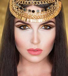 Egyptian Eye Makeup (Tutorial With Pictures) | Stylecraze Cleopatra Eye Makeup, Cleopatra Make-up, Makeup Ideas Dramatic, Egypt Makeup, Egyptian Eye Makeup, Makeup Ideas Blue Eyes, Makeup Ideas Blue, Cleopatra Makeup, Makeup Tutorial For Brown Eyes