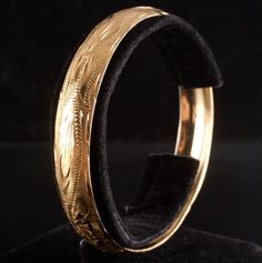 Vintage 1930's 14k Yellow Gold Etched Style Bangle Bracelet 18.1g 8" LengthMetal Information: 14k Yellow GoldTotal Weight: 18.1gWidth: 11.2mmLength: 8"Circa: 1930'sEstimated Retail Price: $2940.00OUR PRICE: $2350.0044505 Luxury Engagement Rings, Loose Emeralds, Ring Watch, Heart Gemstone, Jewelry Rings Diamond, Diamond Bracelets, Estate Jewelry, Diamond Pendant, Bangle Bracelet