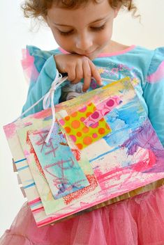 Diy Art Book, Art Book Ideas, Classroom Art Display, Artful Parent, Teaching Preschoolers, Grandma Camp, Visual Journals, Preschool Art Projects