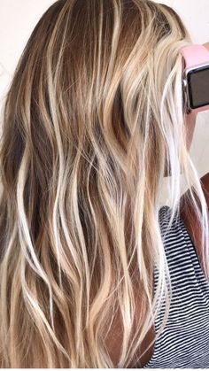 Cool Blonde Hair Color Money Piece, Dementional Blonde Hair, Blonde Hair Color Ideas For Summer Long, Boho Blonde Hair Color, Blonde With Lots Of Lowlights, Medium Length Hair With Highlights Blond, Beachy Blonde Highlights Short Hair, Low Maintenance Summer Blonde, Beachy Blonde Highlights Sun Kissed