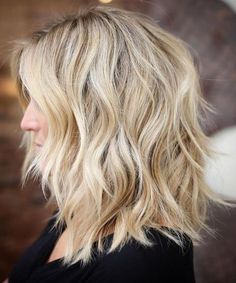 Flattering Shoulder Length Wavy Hairstyles for Women, Female Medium Haircuts Thick Medium Length Hair With Layers And Curtain Bangs, Mid Length Shaggy Hair, Shaggy Cut, Medium Shaggy Hairstyles, Layered Thick Hair, Trendy We Fryzurach, Thick Hair Cuts, Shaggy Hair