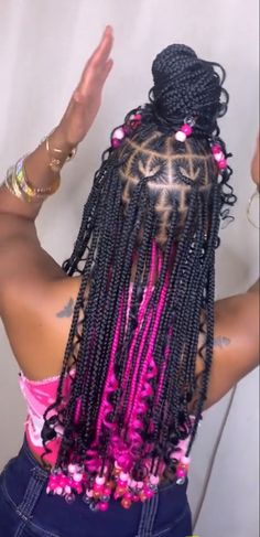 Pink And Black Knotless Braids With Beads, Knotless Braids Hairstyles With Heart, Knotless Braids With Beads And Curls, Box Braids Hairstyles Beads, Braided Hairstyles Pink And Black, Knotless With Design, Heart Braids With Beads, Box Braids With Heart Design, How To Style Peekaboo Braids