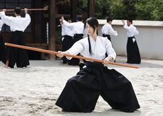 Aikido Bo Staff, Martial Arts Girl, Pencak Silat, Martial Arts Techniques, Martial Arts Women, 얼짱 소녀, Fair Play, Martial Artists, Poses References