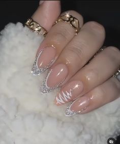 Short Acrylic Nails Almond Winter, Gel X Nail Designs Almond Christmas, Nail Inspo Coffin Short Winter, Almond Nails Designs For Christmas, Almond French Tip Nails Holiday, Almond Nail Ideas Winter, Christmas Nails Acrylic Almond Short Simple, Christmas Nails Inspo 2022, Winter Nail Inspo 2022 Almond