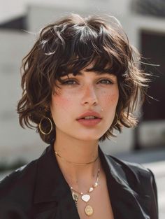 Womens Bob With Bangs, Short Hair Rectangle Face, Short Hair 2024, 70s Short Hair, Cool Short Hairstyles For Women, Haircut Ideas For Short Hair, 80s Short Hair, Cool Short Hair, Short Hair Bangs