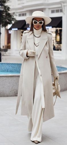 Vinter Mode Outfits, Áo Blu, White Outfits For Women, Mode Tips, Classy Winter Outfits, Chique Outfits, White Hat, Coat Outfits, Work Clothes