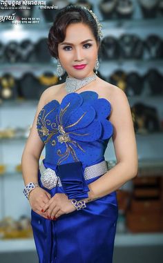 khmer wedding costume Chinese Wedding Dress Traditional, Pretty Prom Dresses, African Fashion Women, African Clothing Styles, African Design Dresses