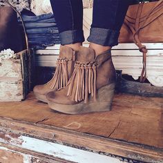 Sbicca Zepp Wedge. STUNNING fall wedge Fall Wedges, Mode Shoes, Boho Mode, Fringe Booties, Zipper Heels, Styl Boho, Crazy Shoes, Leather Tassel, Artificial Leather