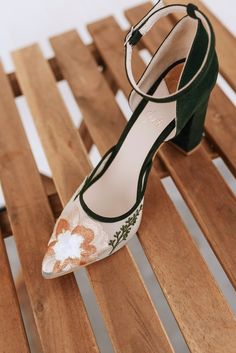 Green Wedding Sandals With Block Heels, Ankle Strap and Handmade Flower Embroidery, Soft Mesh Emerald Bridal Shoes for Garden Wedding - Etsy Ukraine Green Bridal Shoes, Green Wedding Shoes For Summer, Summer Wedding Green Shoes, Summer Wedding Shoes In Green, Green Summer Wedding Shoes, Formal Heels With Floral Embroidery And Ankle Strap, Spring Ceremony Closed Toe Heels, Spring Wedding Shoes With Embroidery And Closed Toe, Embroidered Block Heels For Wedding