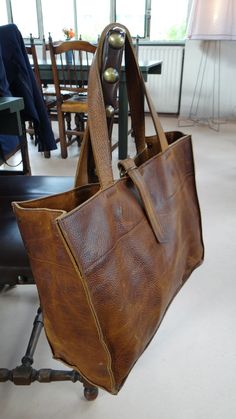 Cognac Leather Bag, Stylish Leather Bags, Handmade Leather Purse, Soft Leather Backpack, Leather Bag Design, Leather Shopper Bag, Mens Bags Fashion, Diy Leather Bag