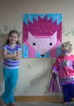 giant pink hazel hedgehog and kids for scale Hedgehog Quilt, Farm Quilts, Hedgehog Pattern, Quilt Pattern Free, Block Quilts, Big Block Quilts