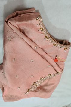 Maggam Work On Peach Colour Blouse, Peach Color Blouse Designs, Peach Colour Blouse Designs, Latest Simple Blouse Work Designs, Pink Blouses, Exclusive Blouse Designs, Blouse Simple, Saree Blouse Neck Designs