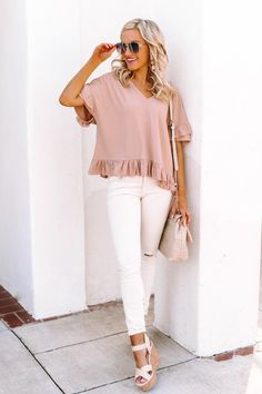 Tan Blouse Outfit, White Casual Outfit, Work Outfit Inspiration, Nfl Apparel, Tan Blouse, Gameday Couture, Nfl Outfits, Spring Clothes, Summer Work Outfits