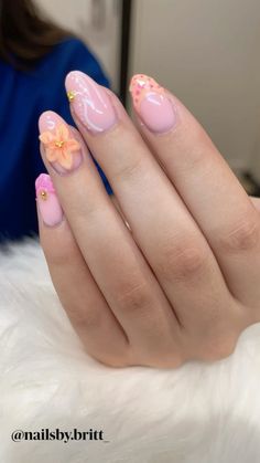 Did my own nails 🌸🐚#inspo