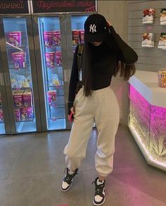 Cute Outfit Ideas Baddie, Nike Puffer Jacket Outfit, Air Jordan 1 Black And White, Air Jordan 1 Black, Jordan Sweatpants, Nike Puffer Jacket, Nike Puffer, Modele Fitness, Puffer Jacket Outfit