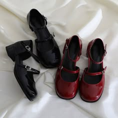 Material: Vegan Leather Run small, please review the sizing information 2025 Fits, Sandals Aesthetic, Red Clothes, Mode Shoes, Red Outfits, Vintage Sandals, Estilo Preppy, Kawaii Dress, Aesthetic Shoes