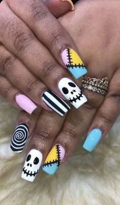 Tim Burton Nail Art, Purple Halloween Nails, Pink Halloween Nails, Bat Nails, Black Halloween Nails