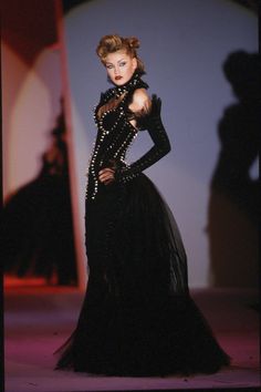 Gothic Theme, Fashion Moments, Claudia Schiffer, Thierry Mugler, Naomi Campbell, Couture Gowns