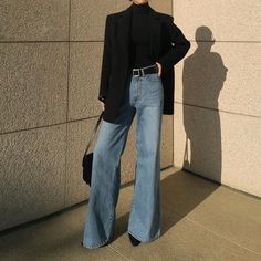 Wide Jeans, 가을 패션, Flared Jeans, Mode Vintage, Black Blazer, Looks Style, Mode Inspiration, Winter Fashion Outfits, Style Outfits