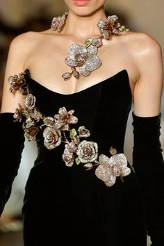 #fashion #pinterest #inspiration #fashionable #diamond #flowers #black#dresses Tamara Ralph, Runway Fashion Couture, Couture Designers, Illustration Fashion Design, Fall Winter 2024, Jewelry Lookbook, Fancy Jewelry, Couture Gowns, Vogue Fashion