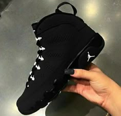 Sneaker Outfits Women, Nike Free Runners, Curvy Petite Fashion, Sneaker Outfits, Basket Style, Free Runs, Jordan 9, Adidas Shoes Women, Designer High Heels