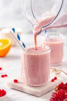 Avocado Protein, Recipe With Milk, Strawberry Smoothie Healthy, Raspberry Smoothie Recipes, Recipe With Avocado, Almond Milk Recipe, Pomegranate Smoothie, Healthy Family Recipes, Fresh Fruit Smoothies