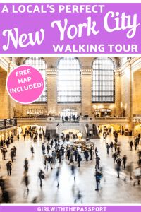 the new york city walking tour is on display in front of an ornate building with lots of people