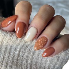 Fall Color Manicure, Nail Designs Thanksgiving Fall, Fall Nails Ideas Autumn 2023, Autumn Nails 2023 Square, Pumpkin Colored Nails, Almond Shape Fall Nails Ideas, Dip Powder Nails Colors Fall 2023, Fall Coloured Nails, Mail Ideas Fall