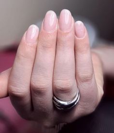 Unghie ovali 💅🏻 8 manicure ideali per questa forma French Manicure