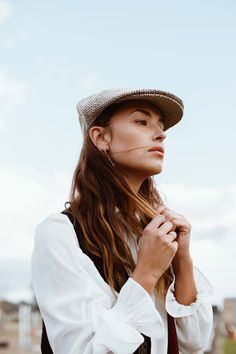 Flat Cap Women Outfits, Flat Cap Outfit, Cap Women Outfit, Flat Cap Women, Countryside Outfit, Peaky Blinders Cap, Amsterdam Fashion, Cap Outfit, Flat Caps