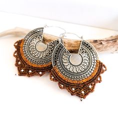 PAIR OF BRASS AND MICRO-MACRAM EARRINGS - HAND-WOVEN - FOR PLUGS AND SPREADERS - ETHNIC AND ALTERNATIVE JEWELRY - CAMEL BROWN AND SILVER - MANDALA These hanging earrings are hand-woven in micro-macramé. The alliance between metal and the weaving of these loops brings an ethnic and alternative touch. These boho style earrings will accompany you on a daily basis. You'll be able to wear them simply like regular earrings, and their closing systems also allow you to be able to secure them over your p Plug Earrings, Boho Style Earrings, Alternative Jewelry, Micro Macramé, Macrame Earrings, Gauged Earrings, Plugs Earrings, Hanging Earrings, Micro Macrame