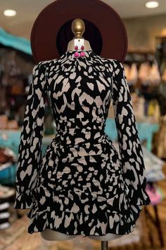 Quince Fits, Classy Gowns, Shirred Dress, Penteado Cabelo Curto, Cowgirl Outfits, Daily Dress, Stylish Girl